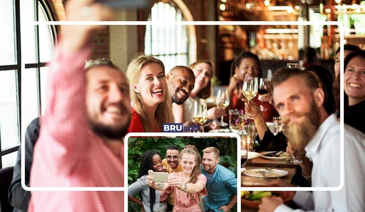 people_taking_selfie_in_a_restaurant